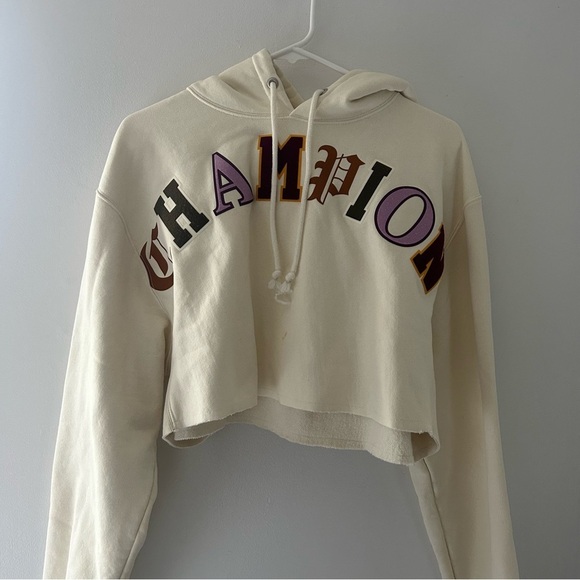 FALL Champion Crème Cropped Reverse Stitch Sweater - Picture 3 of 8